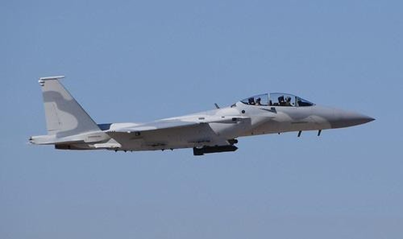 Tiem kich F-15QA hien dai nhat the gioi lao khoi duong bang-Hinh-5