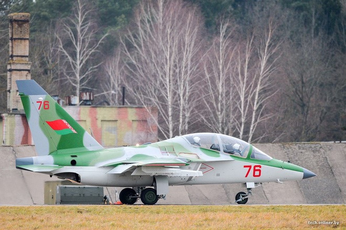 Hien truong huan luyen co Yak-130 roi o Belarus, khong ai song sot-Hinh-6