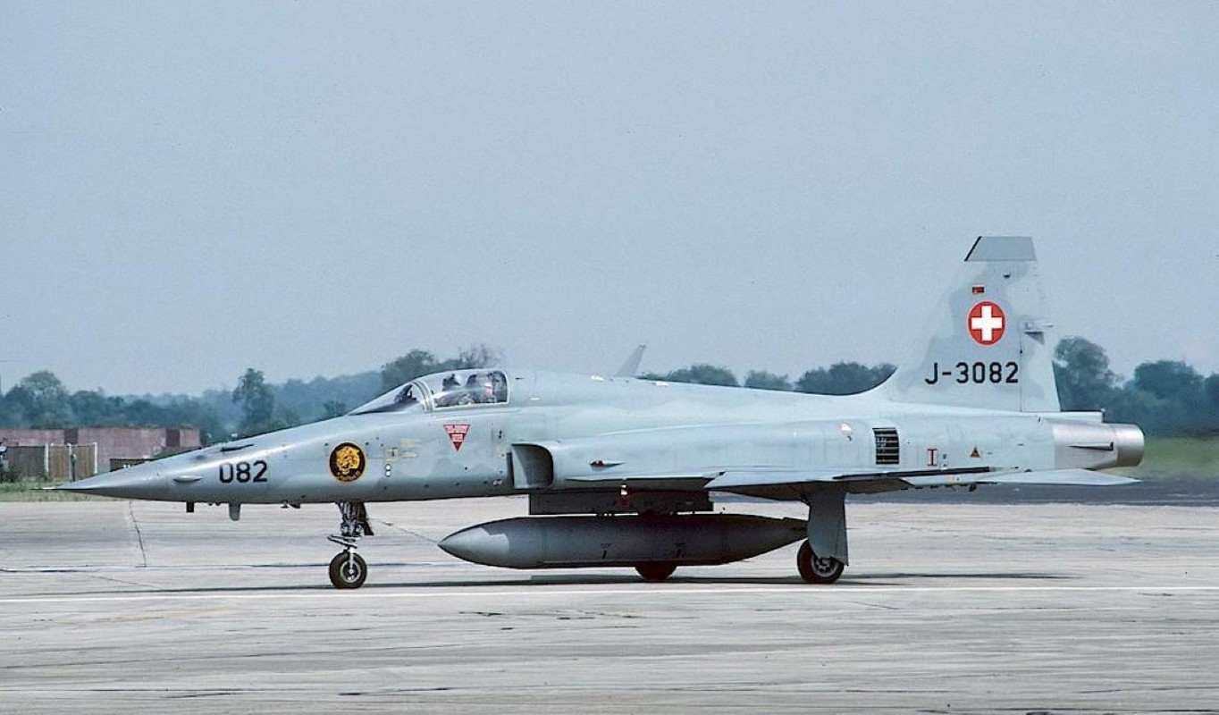 F-5E Tiger II Thuy Si dam vao nui khi tap khong chien-Hinh-12