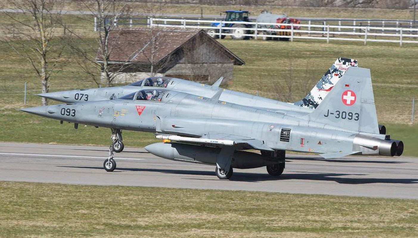 F-5E Tiger II Thuy Si dam vao nui khi tap khong chien-Hinh-13