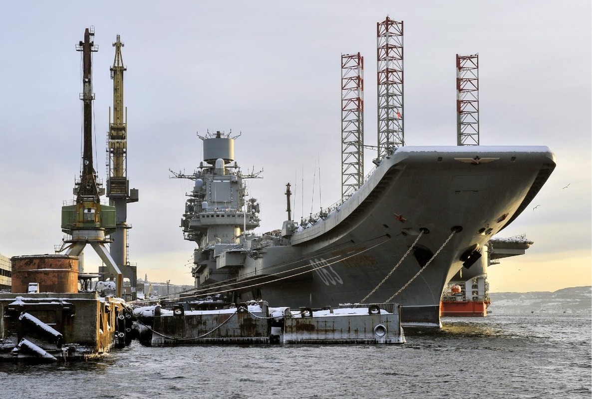 Tau san bay Kuznetsov cua Nga lai co them ly do de tri hoan