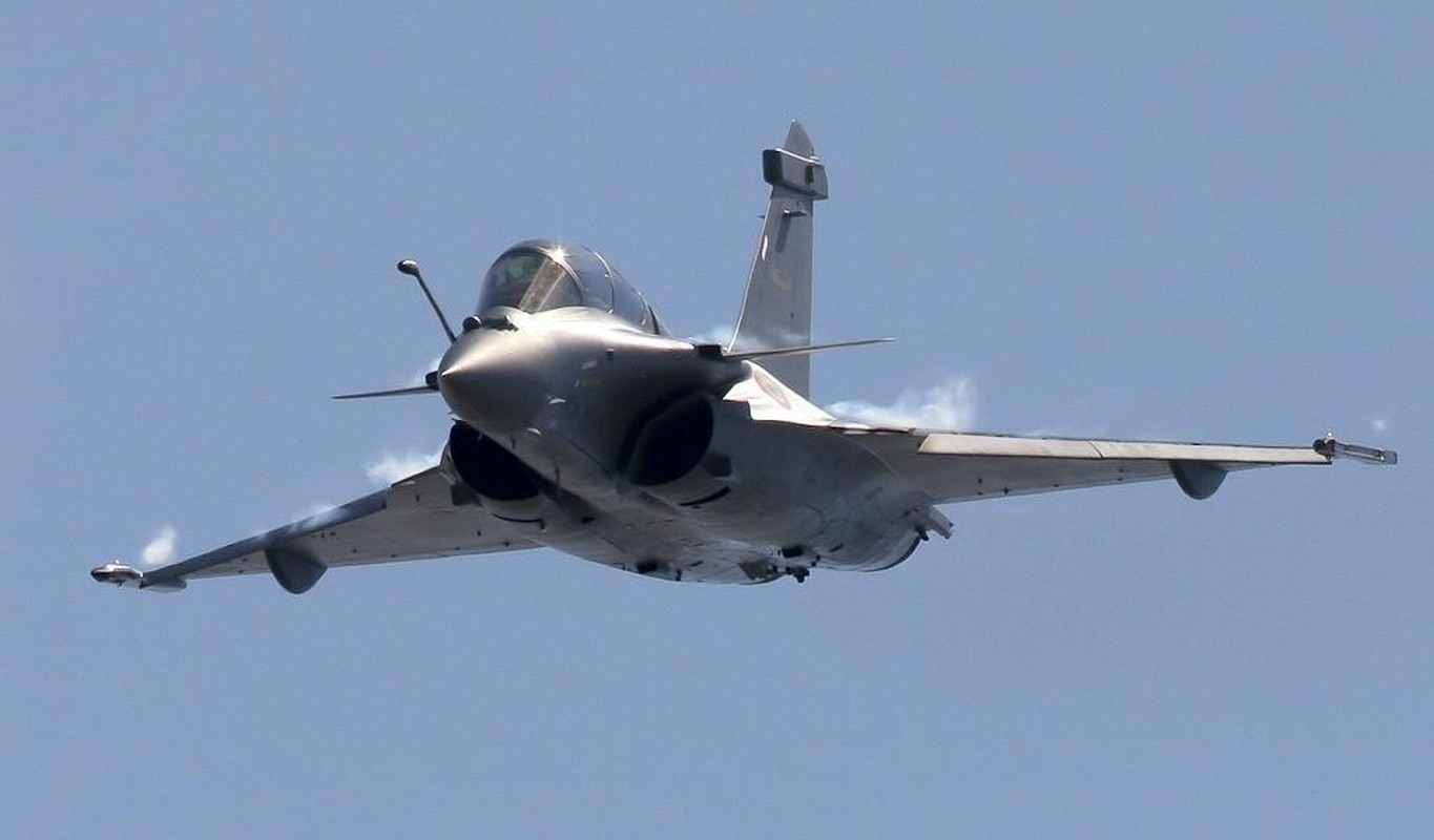 Cu loi nguoc dong ngoan muc cua ‘phuong hoang lua’ Rafale Phap-Hinh-15