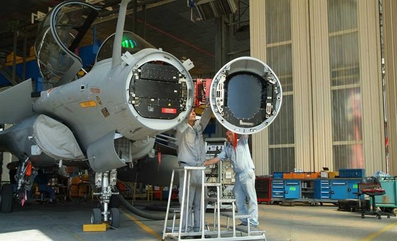 Cu loi nguoc dong ngoan muc cua ‘phuong hoang lua’ Rafale Phap-Hinh-7