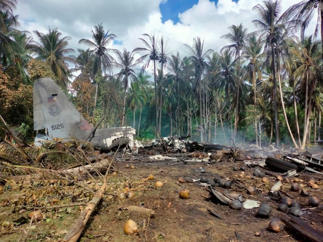 Tai nan C-130 o Philippines: Nhieu nguoi nhay ra truoc khi may bay roi