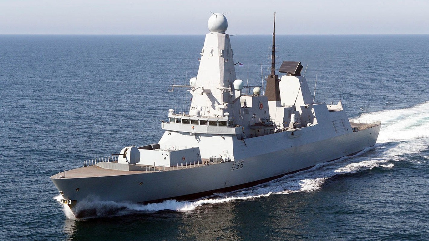 HMS Defender tiep tuc 