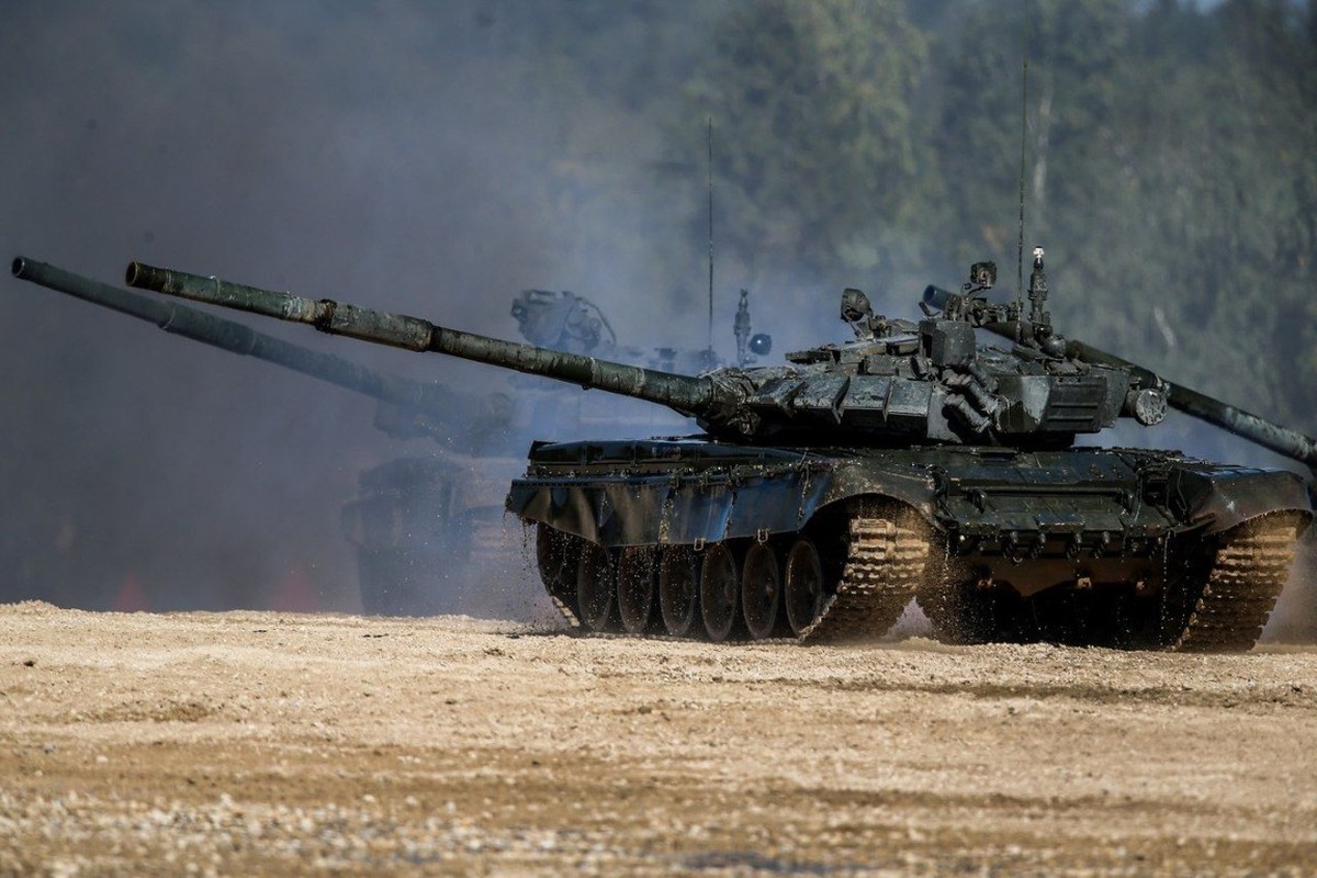 Lo lang truoc NATO, Nga tang cuong xe tang T-72B3 toi Crimea-Hinh-13