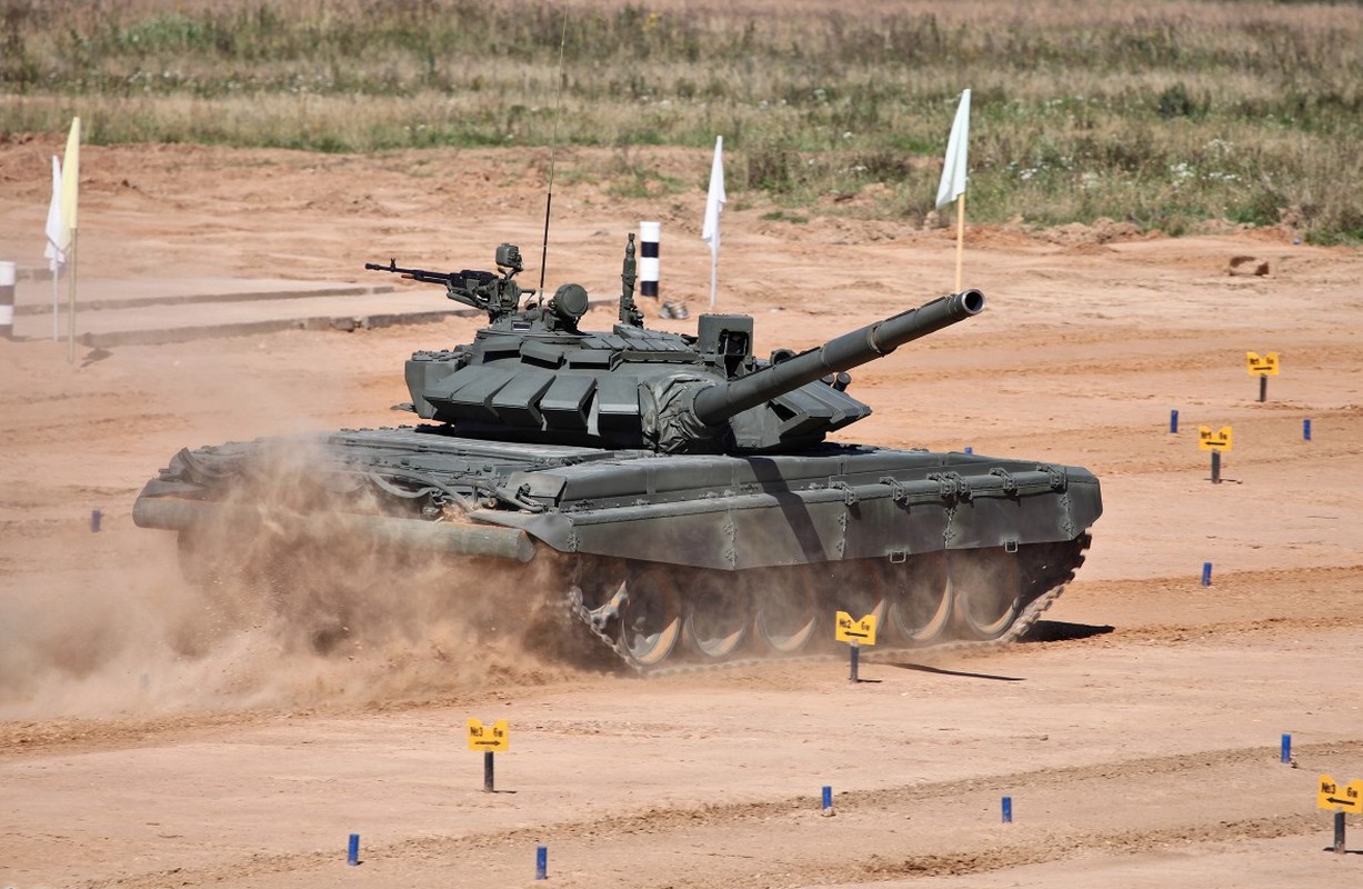 Lo lang truoc NATO, Nga tang cuong xe tang T-72B3 toi Crimea-Hinh-14