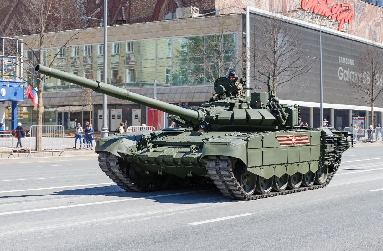 Lo lang truoc NATO, Nga tang cuong xe tang T-72B3 toi Crimea-Hinh-2