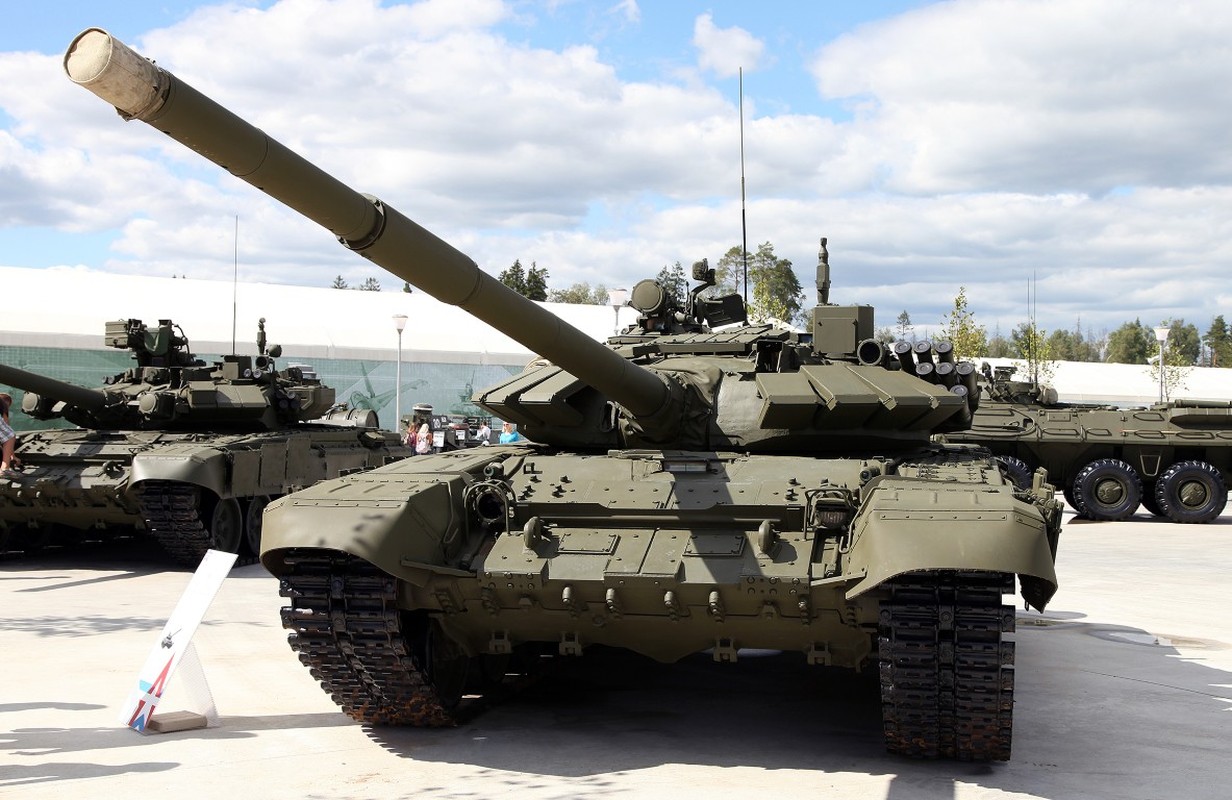 Lo lang truoc NATO, Nga tang cuong xe tang T-72B3 toi Crimea-Hinh-6