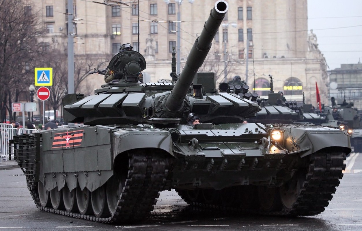 Lo lang truoc NATO, Nga tang cuong xe tang T-72B3 toi Crimea-Hinh-8