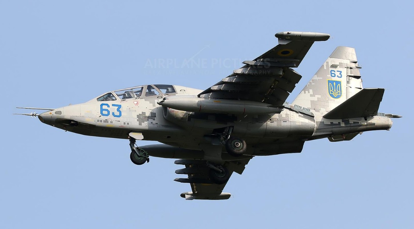 'Xe tang bay' Su-25 Ukraine lieu co de doa duoc Ham doi Bien Den Nga?-Hinh-12