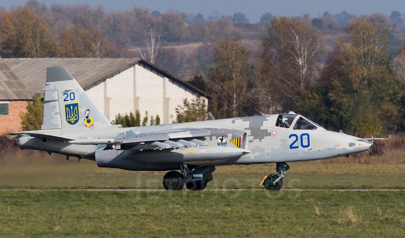 'Xe tang bay' Su-25 Ukraine lieu co de doa duoc Ham doi Bien Den Nga?-Hinh-7