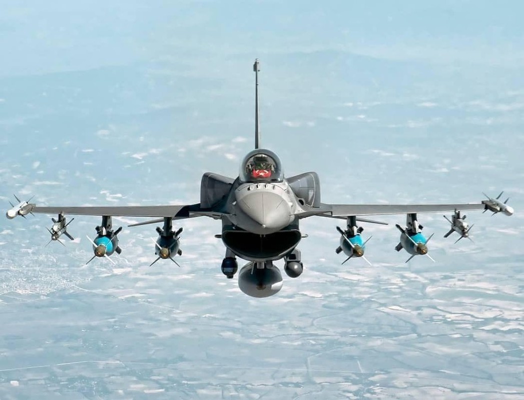 Tiem kich F-16 tai sinh tu ‘nghia dia’ van... ben gap doi Su-30 san xuat moi-Hinh-10