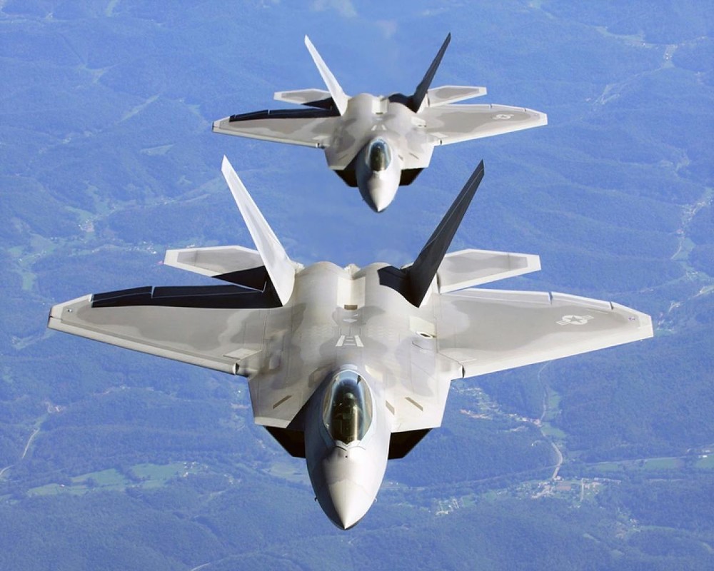 My dieu so luong F-22 