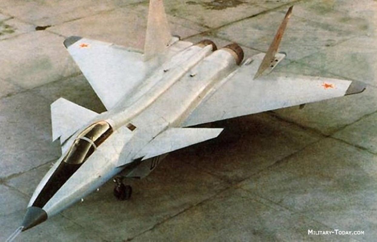 Nga tiep tuc gay soc tai MAKS 2021 voi tiem kich tang hinh bi an MiG-49-Hinh-7