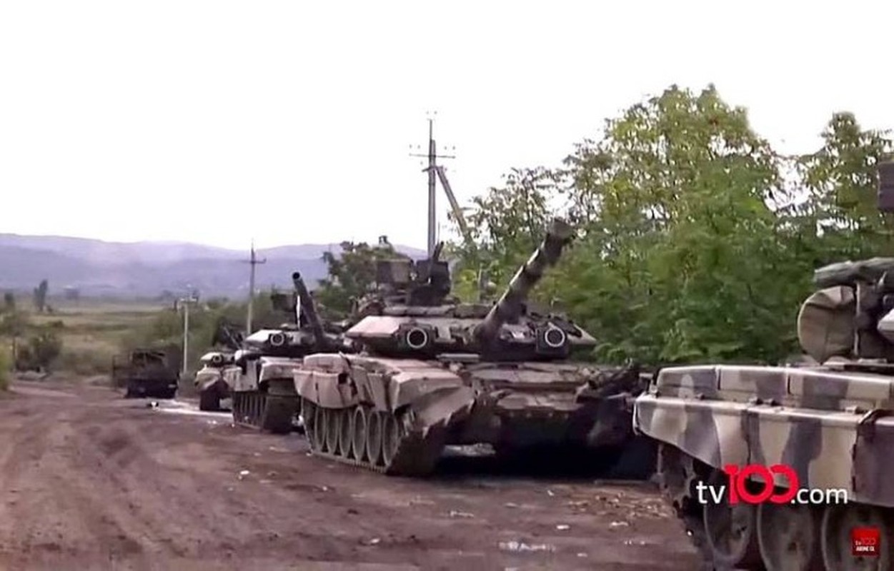 Soc: Phao binh Armenia nghien nat xe tang chu luc T-90 Azerbaijan-Hinh-7