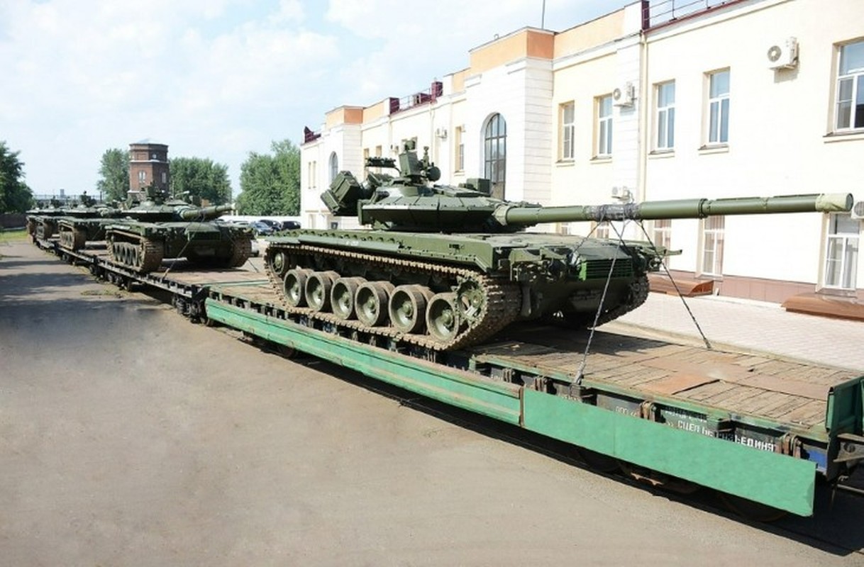 Can canh nhung xe tang T-80BMV moi nhat Nga vua cho nhap bien-Hinh-2