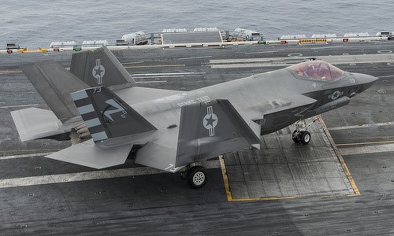 F-35C truot duong bang, treo 