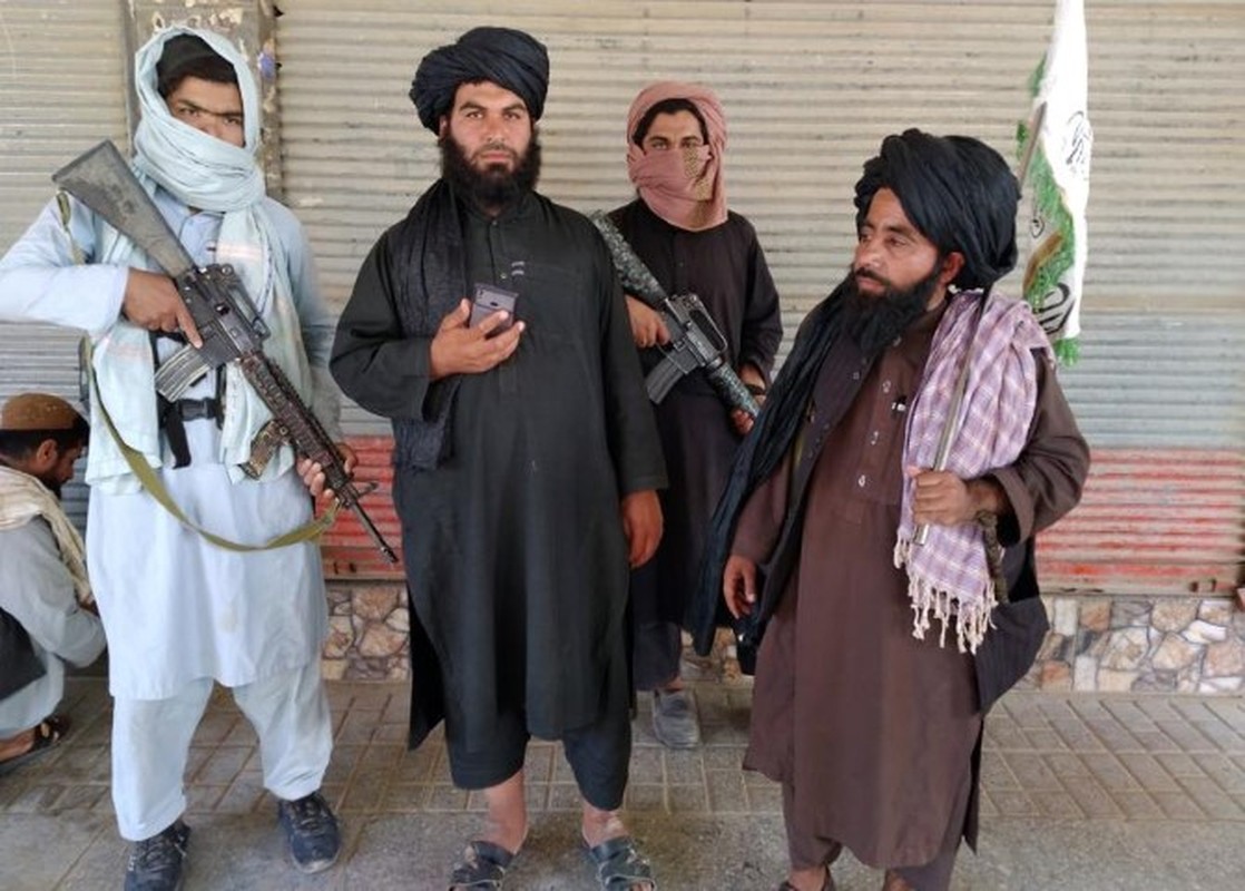 600 dac nhiem Anh tai Kabul bo chay trong nhuc nha truoc Taliban-Hinh-10