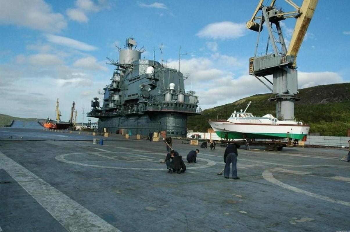 Nhung hinh anh moi nhat cua tau san bay Kuznetsov: Van con ngon ngang-Hinh-6