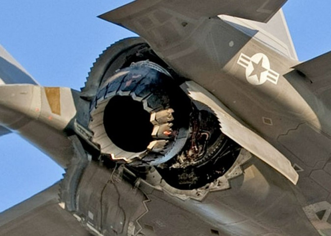 Can canh tung goc canh cua tiem kich F-35B khi cat canh-Hinh-9