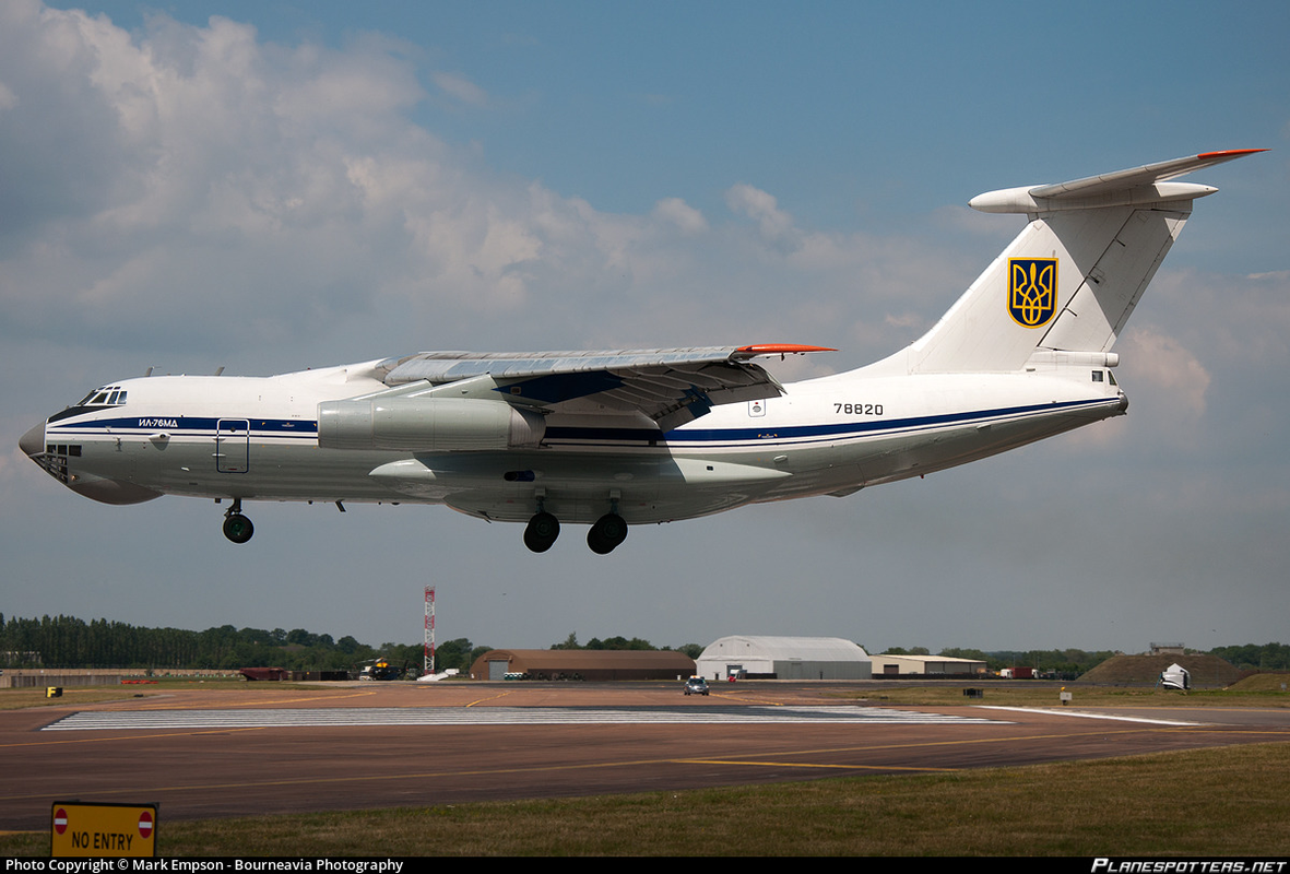 Phi cong Ukraine trom van tai co Il-76 o Afghanistan bay sang Iran ban