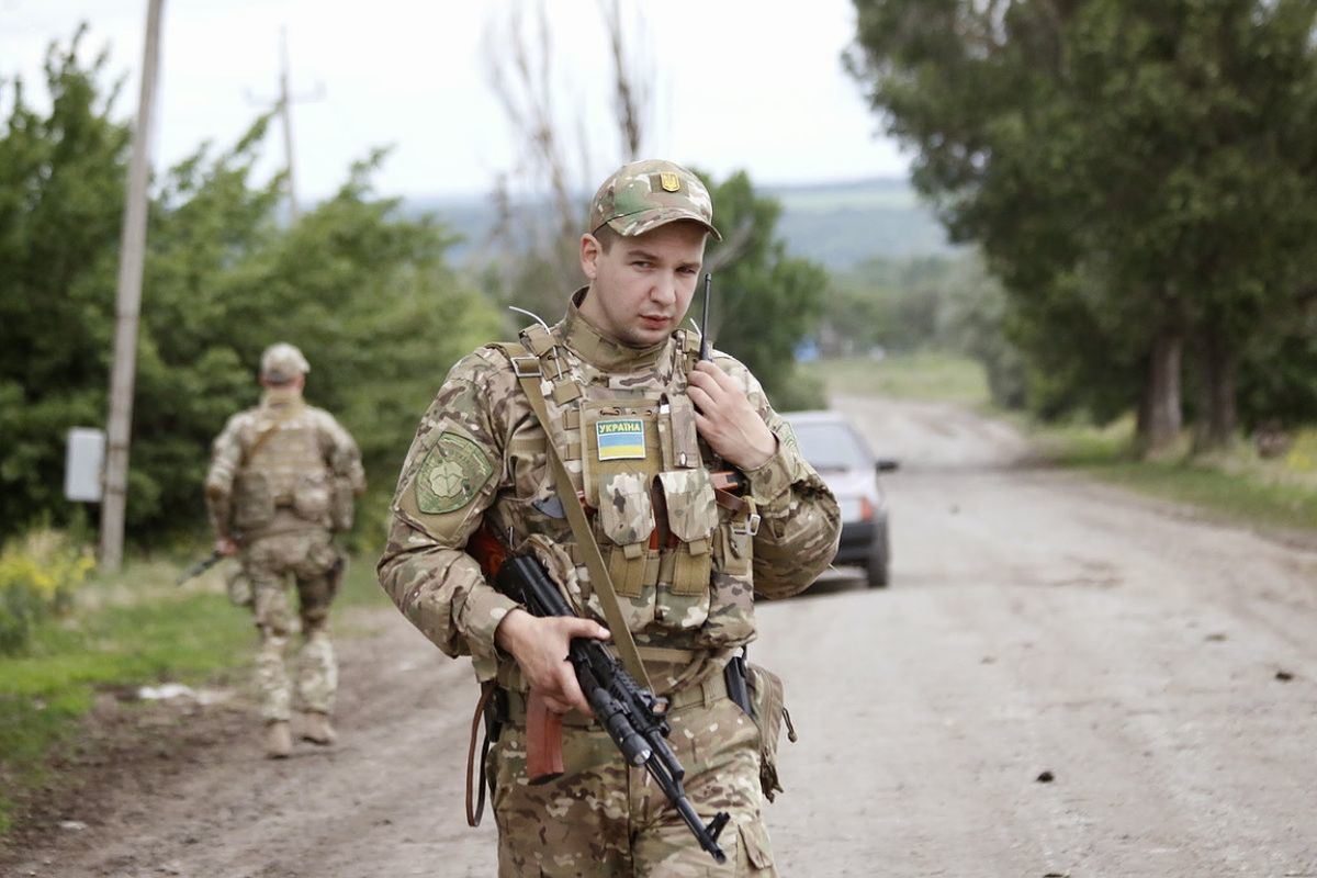 Ukraine un un keo vu khi hang nang toi sat Nga giua dem-Hinh-8