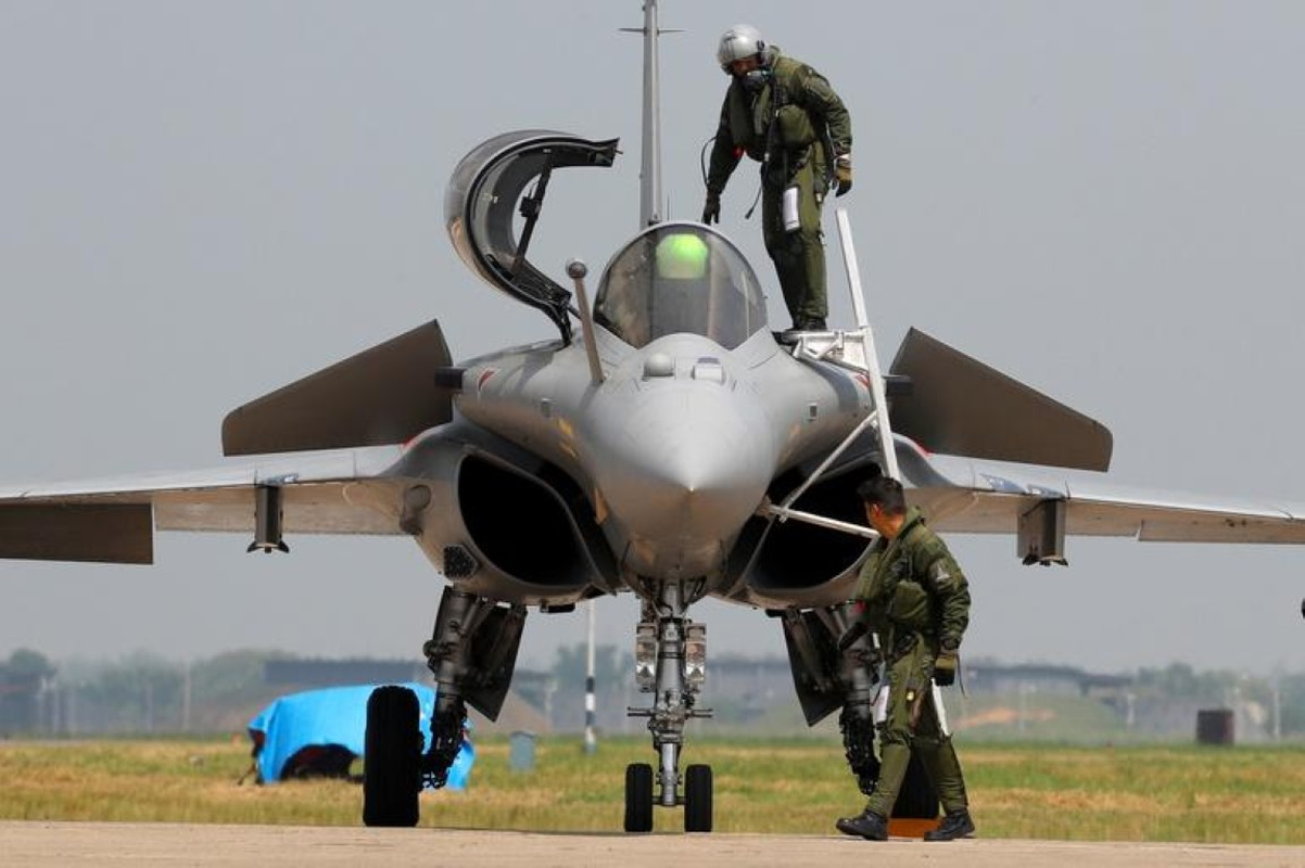 Sau thuong vu tau ngam, My tiep tuc khien Phap mat hop dong tiem kich Rafale-Hinh-10