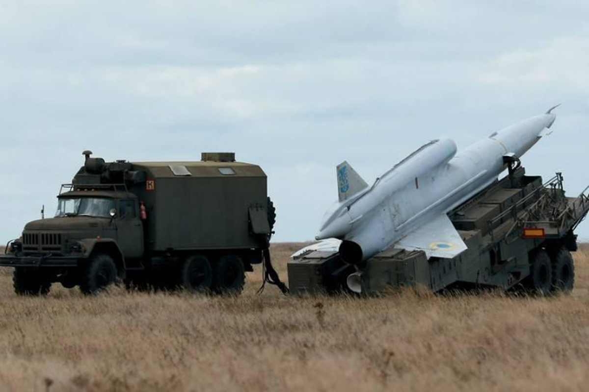 Vu khi ky la cua Ukraine xuat hien trong cuoc tap tran cung NATO-Hinh-13
