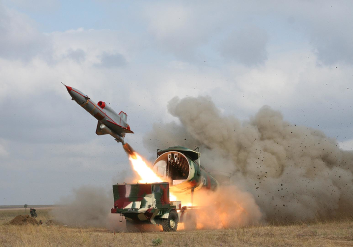 Vu khi ky la cua Ukraine xuat hien trong cuoc tap tran cung NATO-Hinh-6