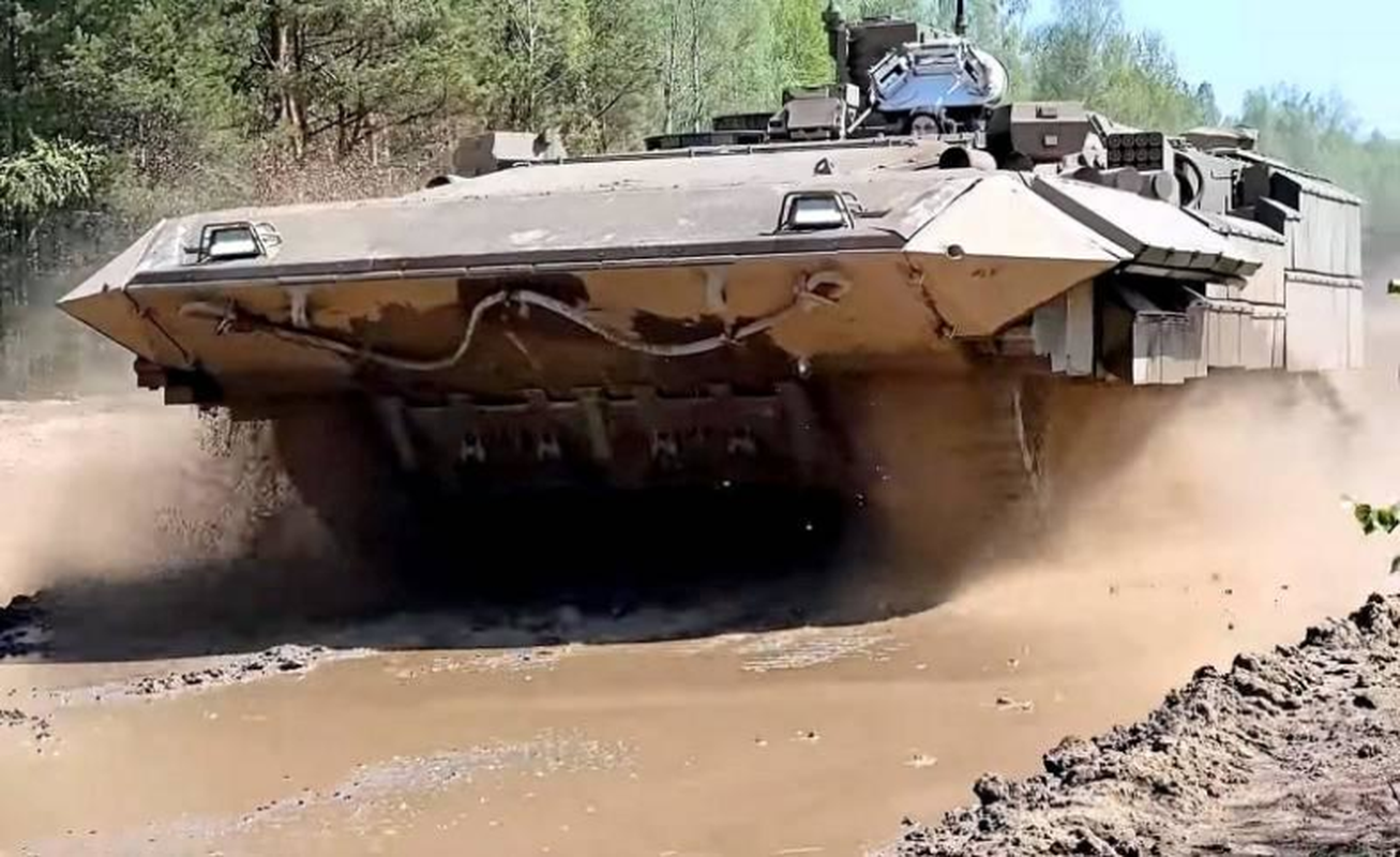 Nga ra mat thiet giap chi huy sieu doc dao tren khung gam Armata-Hinh-2