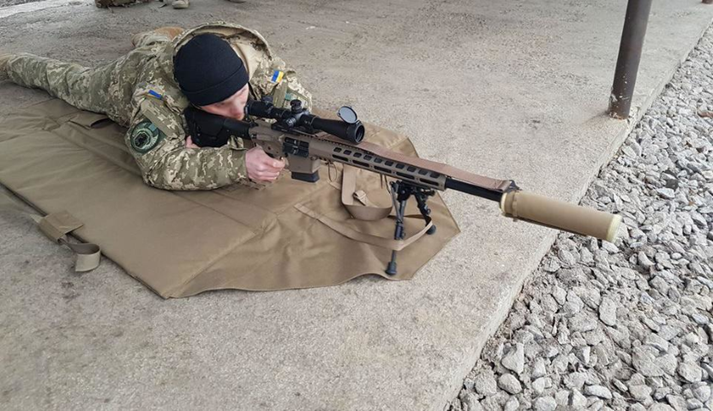 Ve binh Quoc gia Ukraine thay the sung AK bang sung AR-15 My-Hinh-13