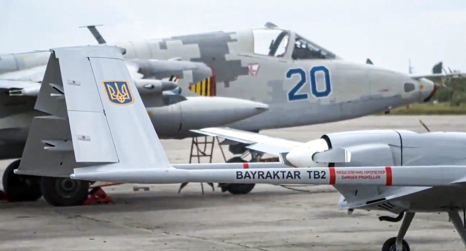 Binh si Ukraine ban ha UAV toi tan cua ‘phe ta’, su nham lan tai hai-Hinh-12