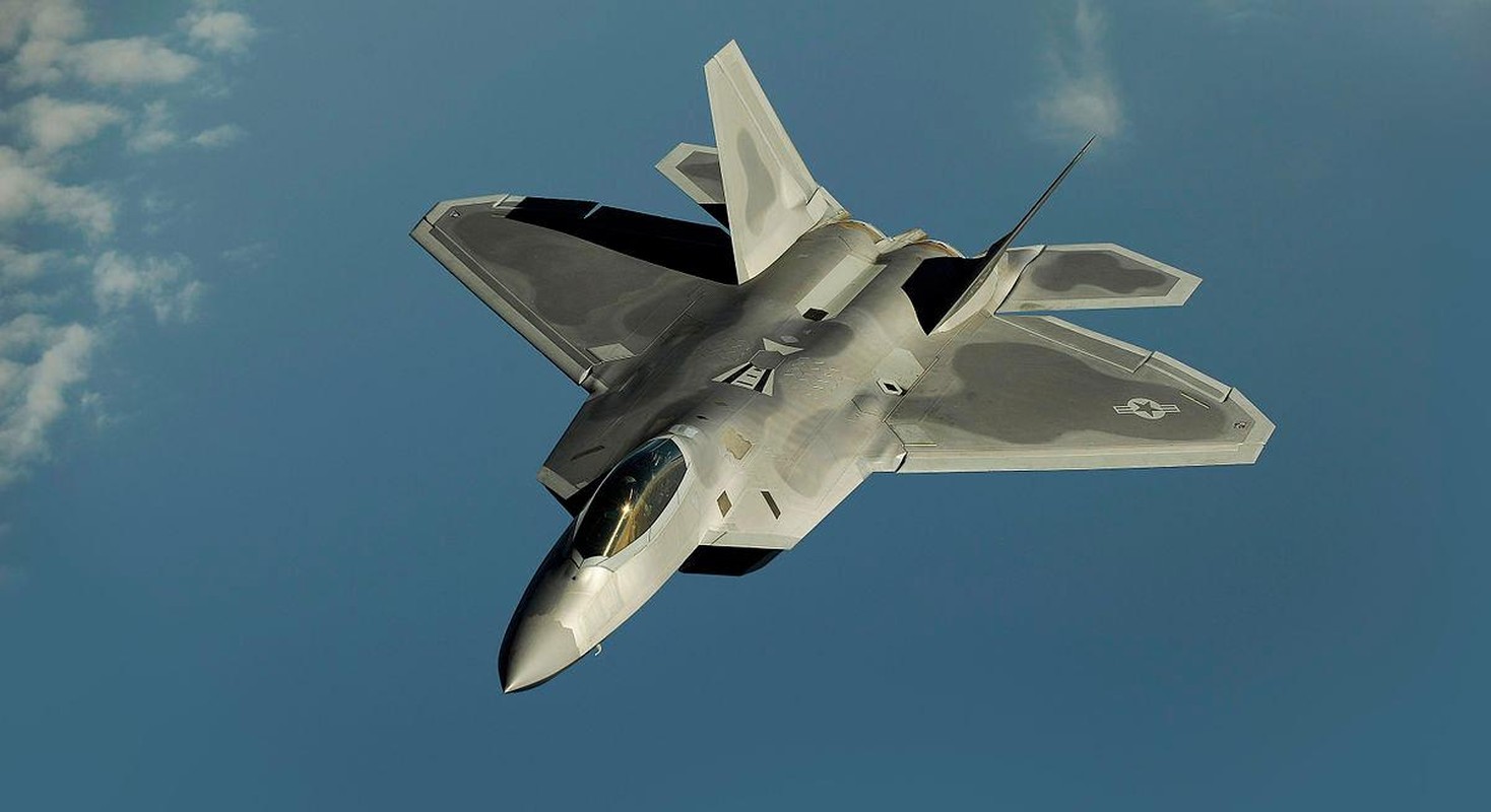 My mat 4 nam moi sua xong tiem kich F-22 Raptor mai bung xuong duong bang-Hinh-16