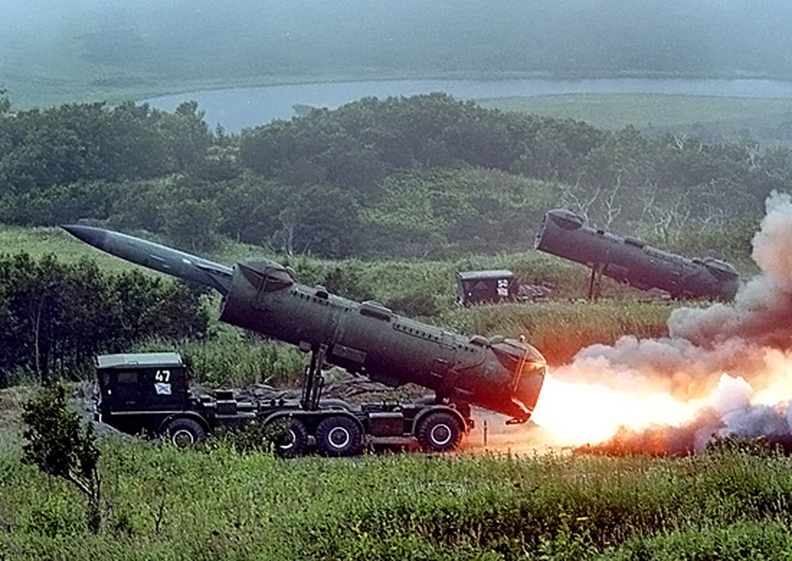 Giua luc nuoc soi lua bong, Nga thanh lap them su doan phong thu-Hinh-4