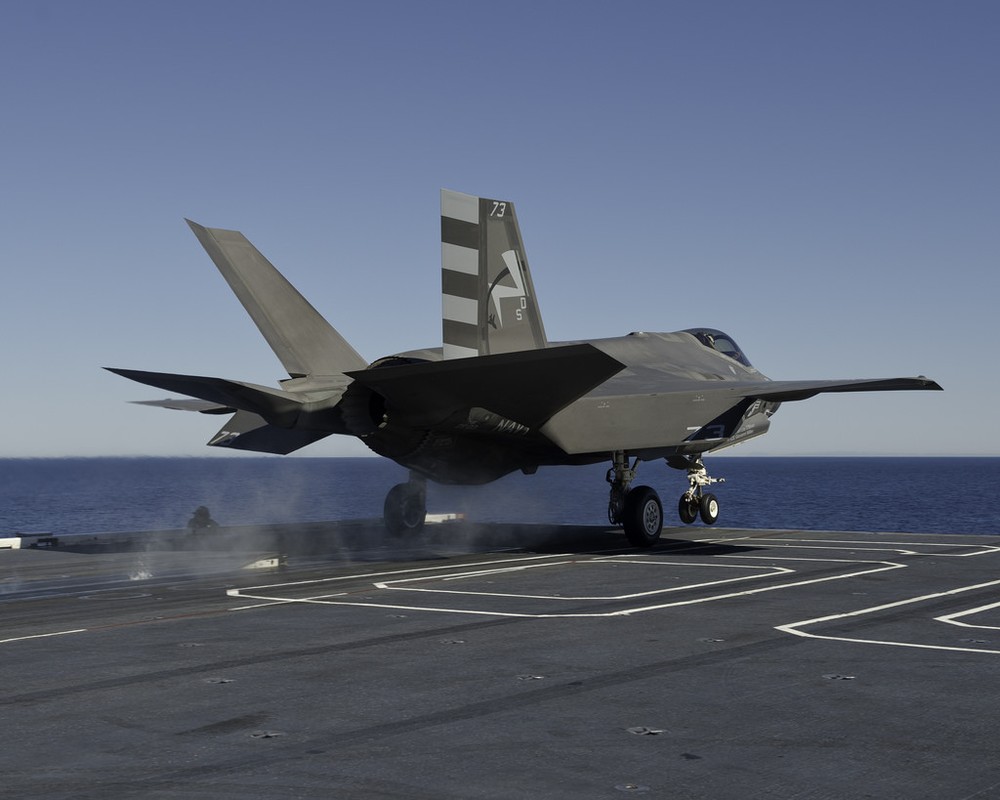 Suc manh tiem kich F-35C vua gap nan gan bien Dong-Hinh-12