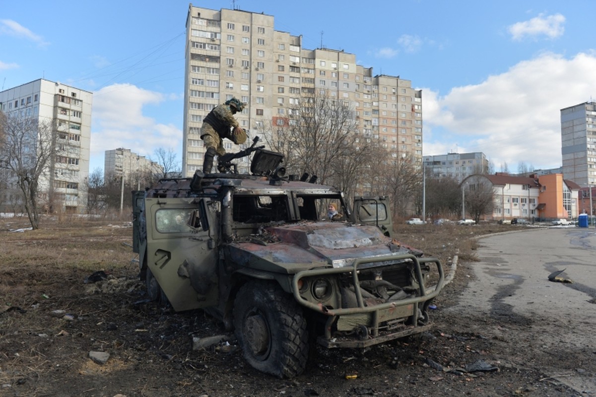 Nhat ky chien su Nga - Ukraine ngay thu sau: Bom roi giua Kiev