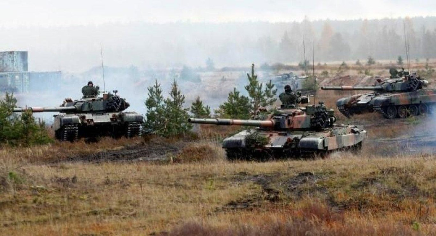 Ukraine nhan xe tang PT-91 tu Ba Lan, san sang tong tan cong Kherson?-Hinh-8