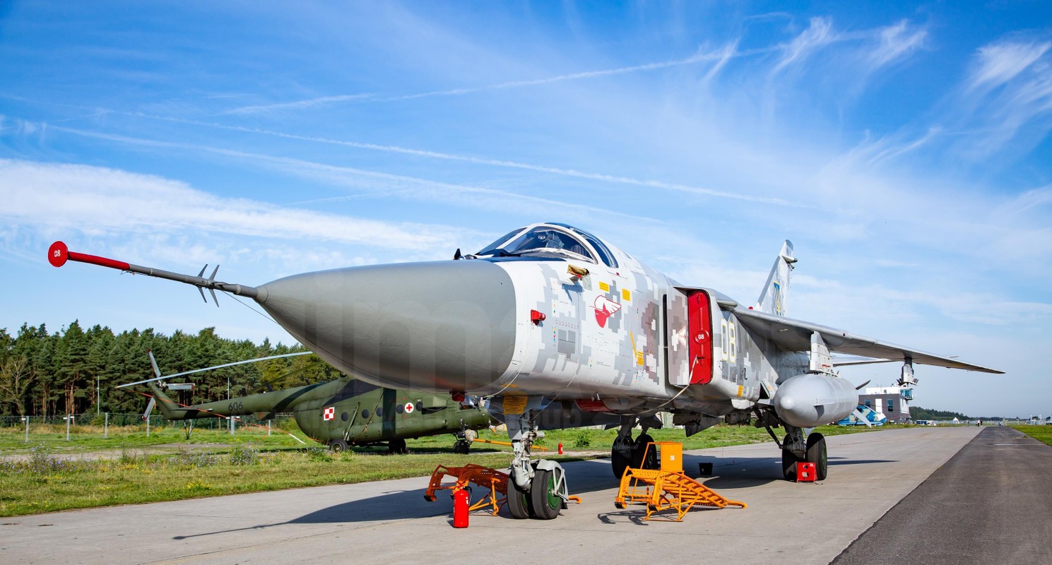 'Kiem si' Su-24 Ukraine trang bi ten lua Kh-25MP de truy tim he thong phong khong Nga?-Hinh-15