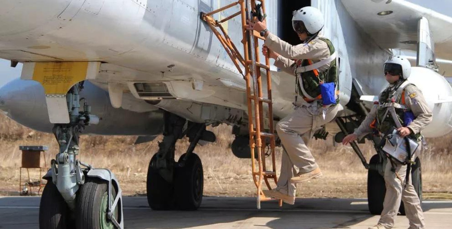 'Kiem si' Su-24 Ukraine trang bi ten lua Kh-25MP de truy tim he thong phong khong Nga?-Hinh-18