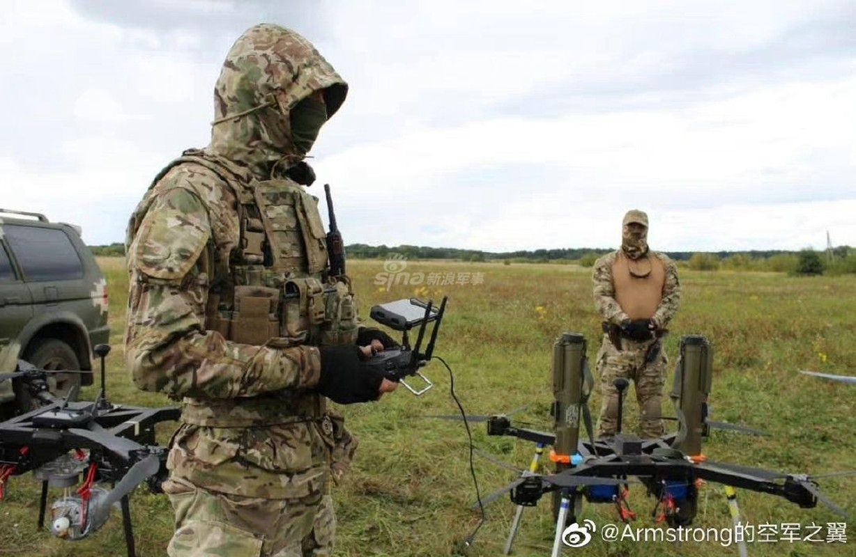Ukraine khoe dan UAV tu che mang duoc dan coi, sung chong tang-Hinh-2