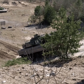 Xe tang Leopard 2 Duc bat luc truoc con doc 30 do!-Hinh-3
