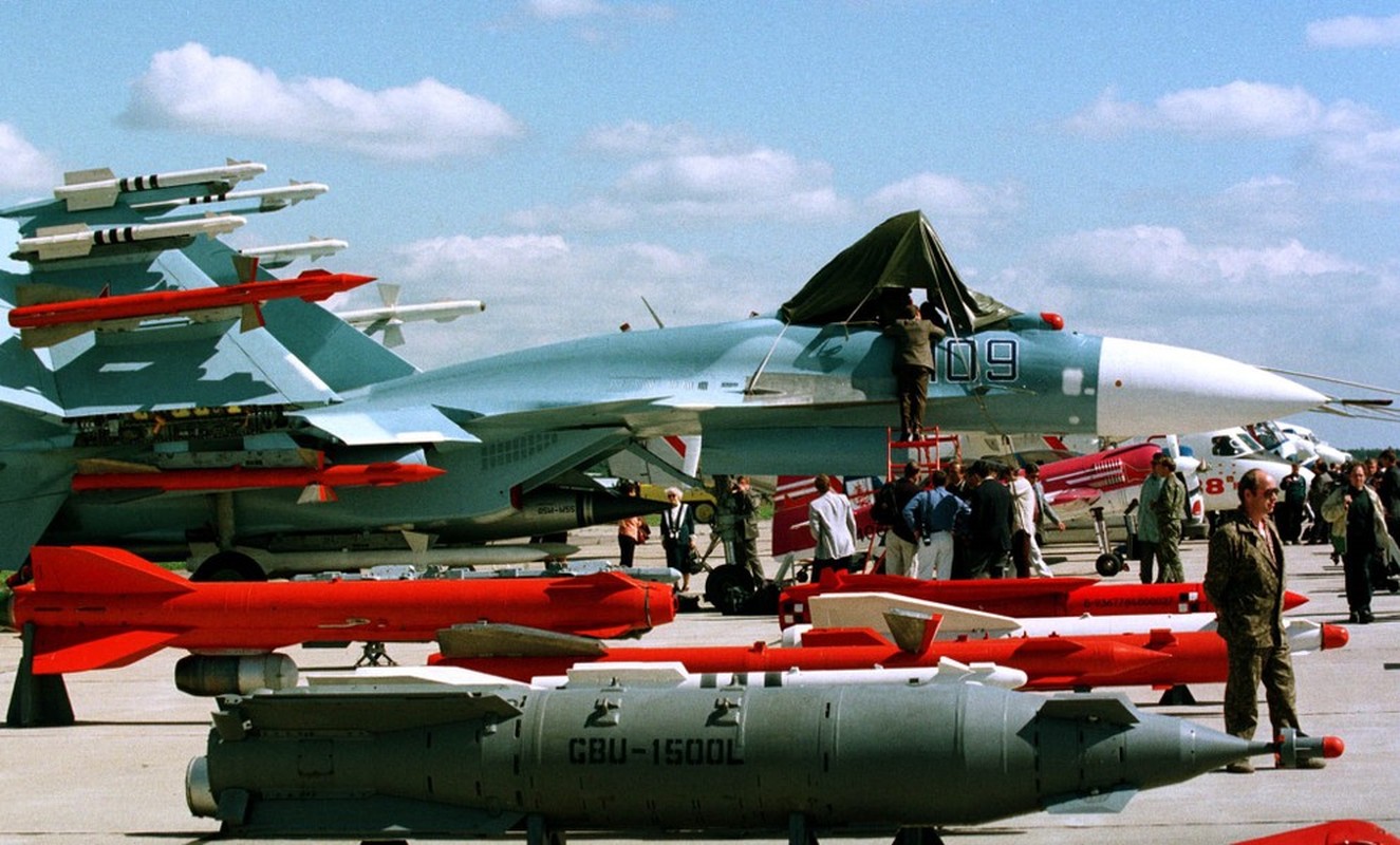 Tiem kich ham Su-33 - Phien ban ky la nhat cua dong Flanker-Hinh-19