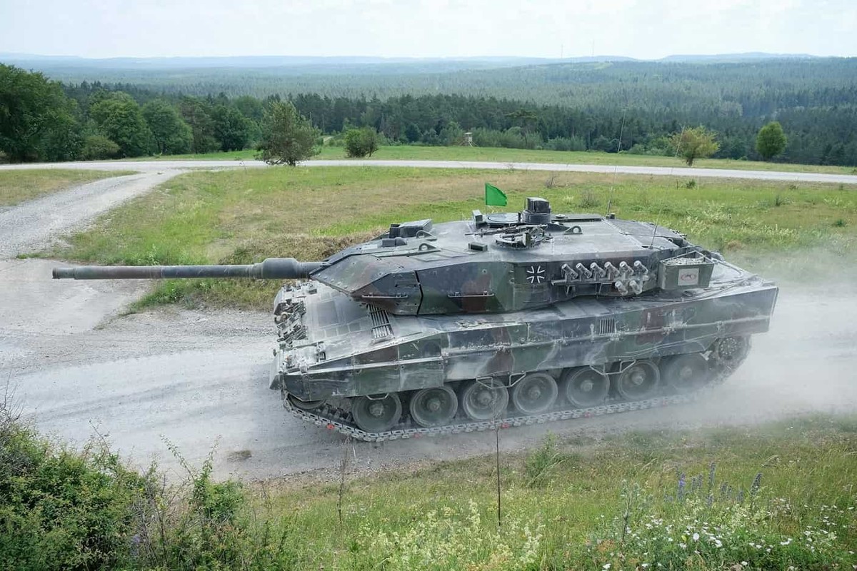 NATO co the vien tro 100 xe tang Leopard 2 cho Ukraine?-Hinh-2