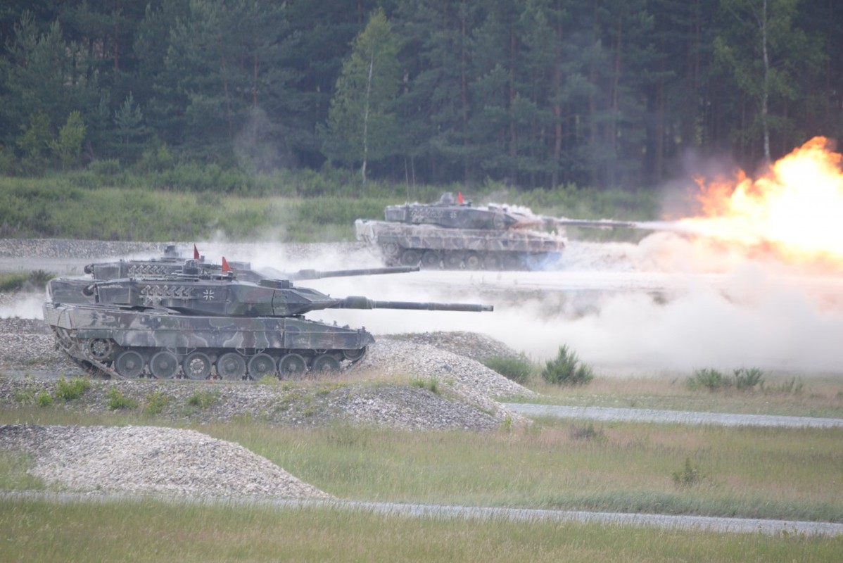 NATO co the vien tro 100 xe tang Leopard 2 cho Ukraine?-Hinh-5