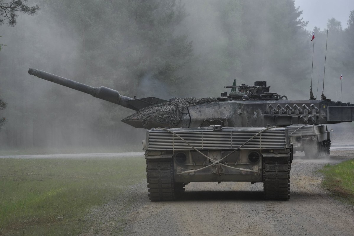 NATO co the vien tro 100 xe tang Leopard 2 cho Ukraine?-Hinh-6
