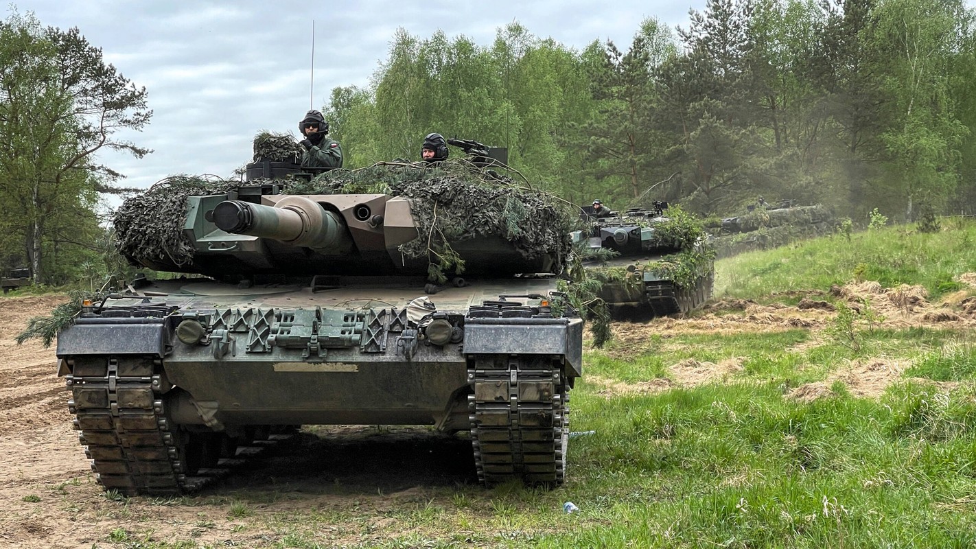NATO co the vien tro 100 xe tang Leopard 2 cho Ukraine?-Hinh-7