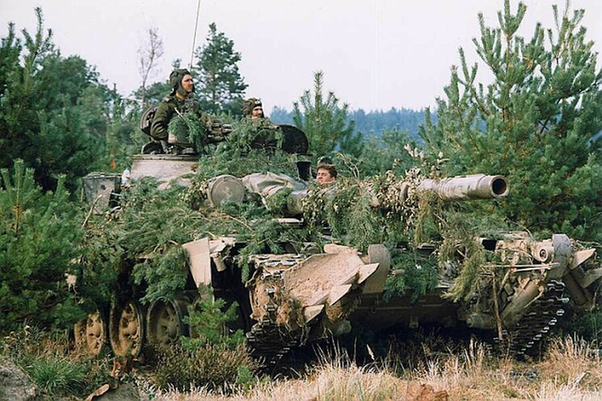 That bai cua xe tang T-72M1 va T-80U truoc Leopard 2A4 vao nam 1994 cho thay dieu gi?-Hinh-10
