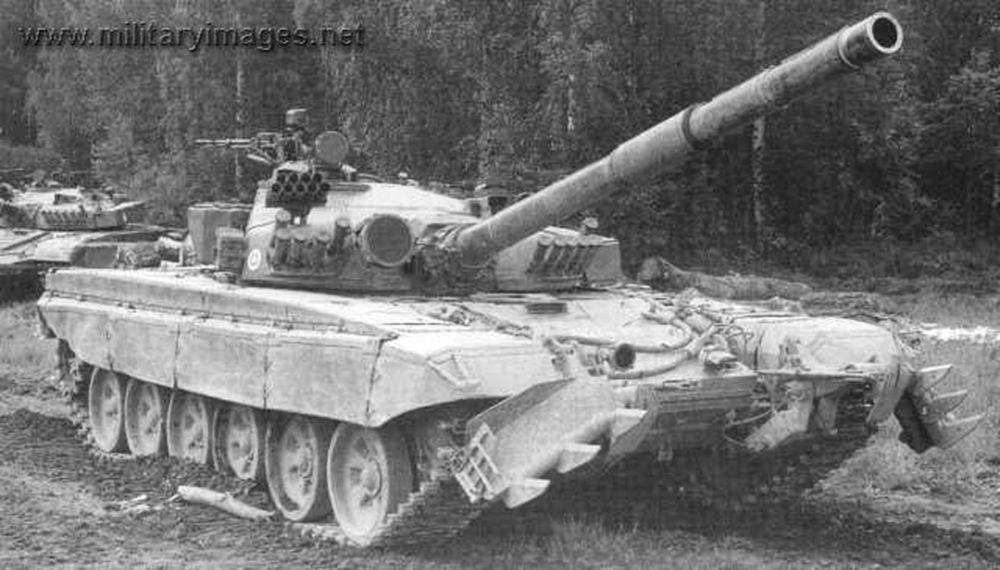 That bai cua xe tang T-72M1 va T-80U truoc Leopard 2A4 vao nam 1994 cho thay dieu gi?-Hinh-13