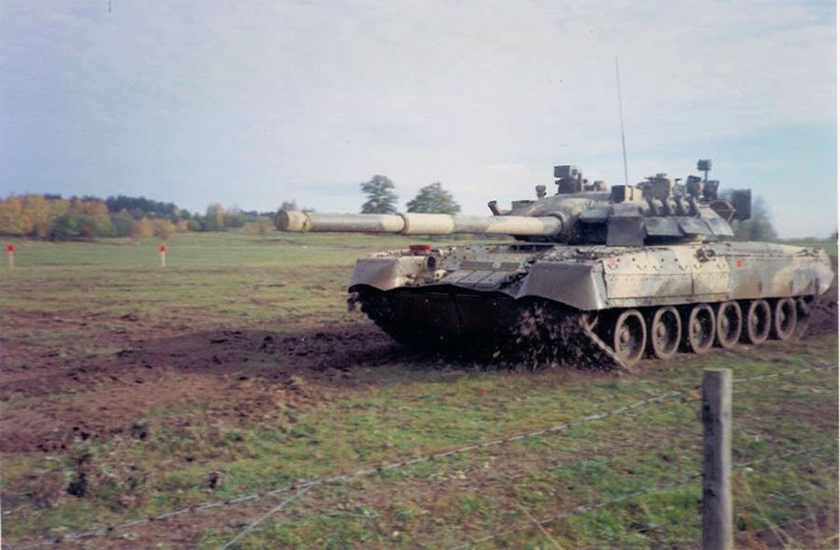 That bai cua xe tang T-72M1 va T-80U truoc Leopard 2A4 vao nam 1994 cho thay dieu gi?-Hinh-9